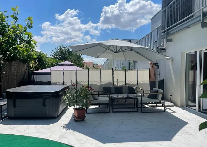 City-Oasis With 3 Bedrooms, Garden, Jacuzzi, Gym, Fireplace, Close To U1, City Center & Airport