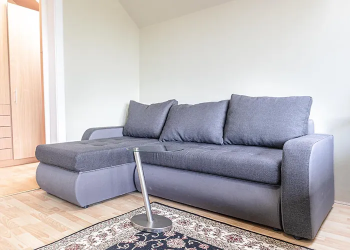 Elegant Garden Villa With Free Wifi Sleeps 25