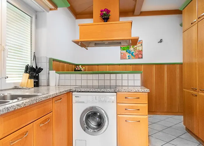 Elegant Garden Villa With Free Wifi Sleeps 25
